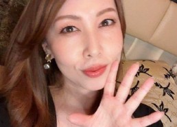 风间由美视频,魅力四溢的日本女神，视频中的时尚传奇